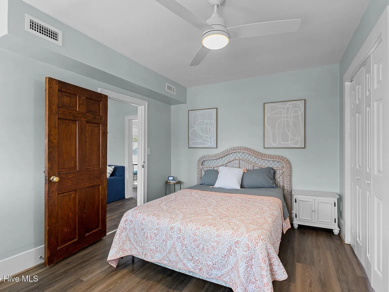 2 bed, 3.5 bath, $2,050 — Photo 4