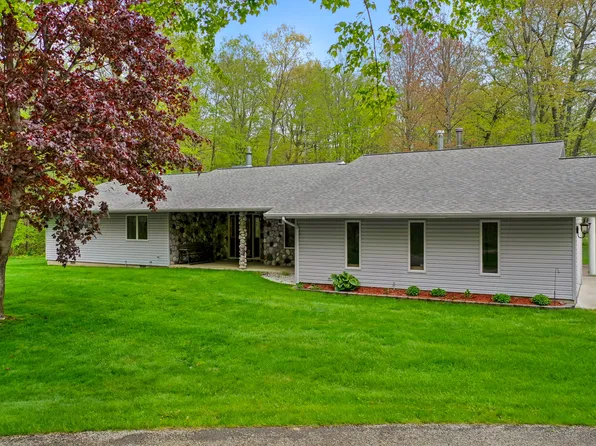 4285 Tower Hill Rd, Houghton Lake, MI 48629