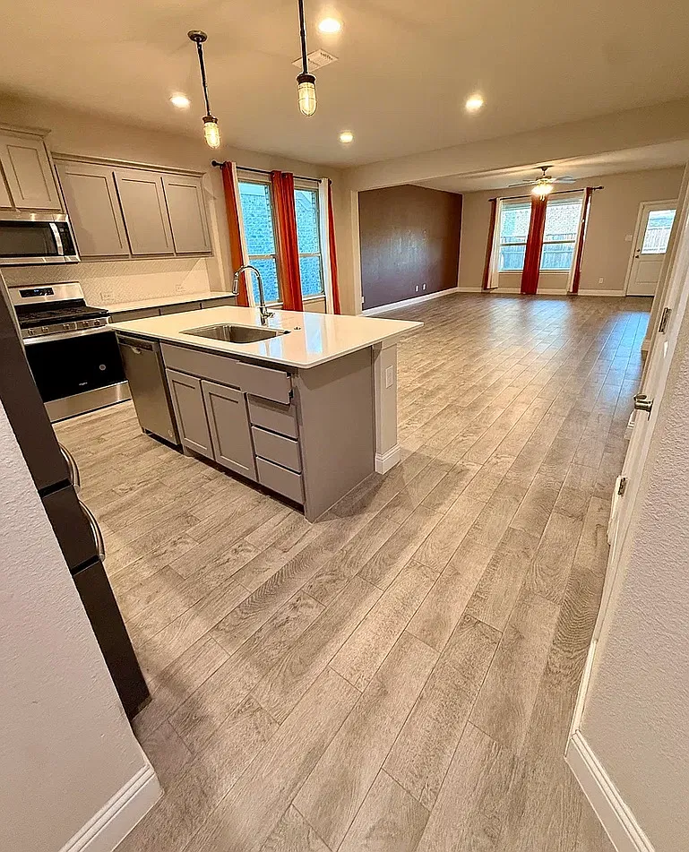 4 bed, 2191 sqft, $2,690 — Photo 3
