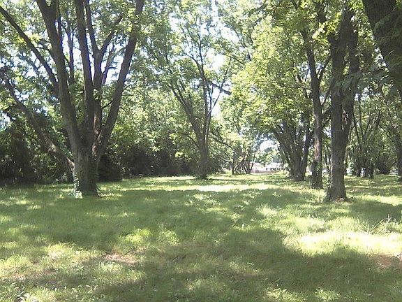 3rd image of 410 Lake Rd
