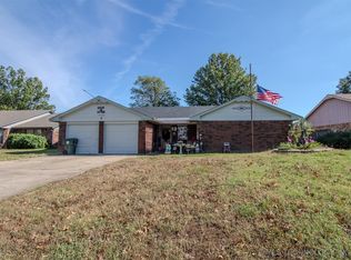 704 Foltz Ln, Muskogee, OK 74403