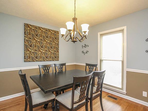3rd image of 407 Paddle Wheel Ln