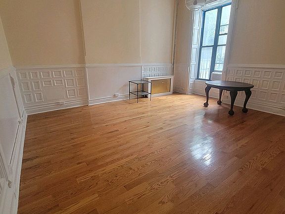 3rd image of 108 W 71st St