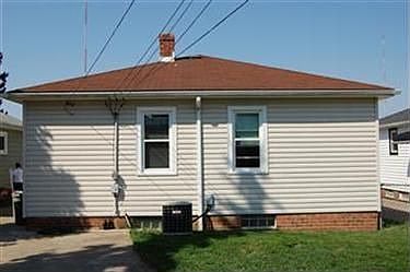 4th image of 2523 Center Dr