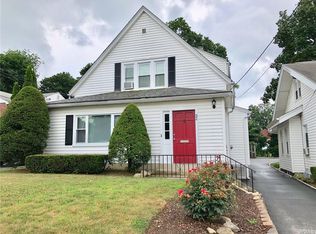 32 Dover Ln, Yonkers, NY