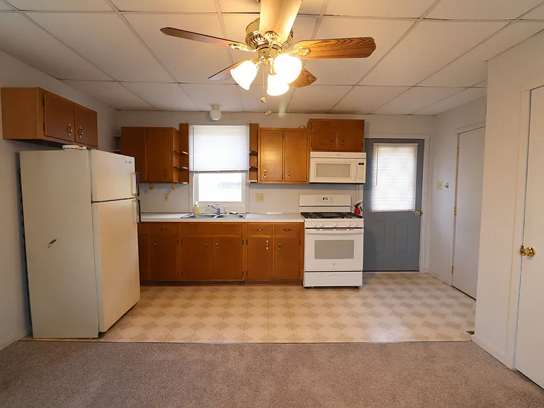 350 Adamstown Rd #C — Photo 5
