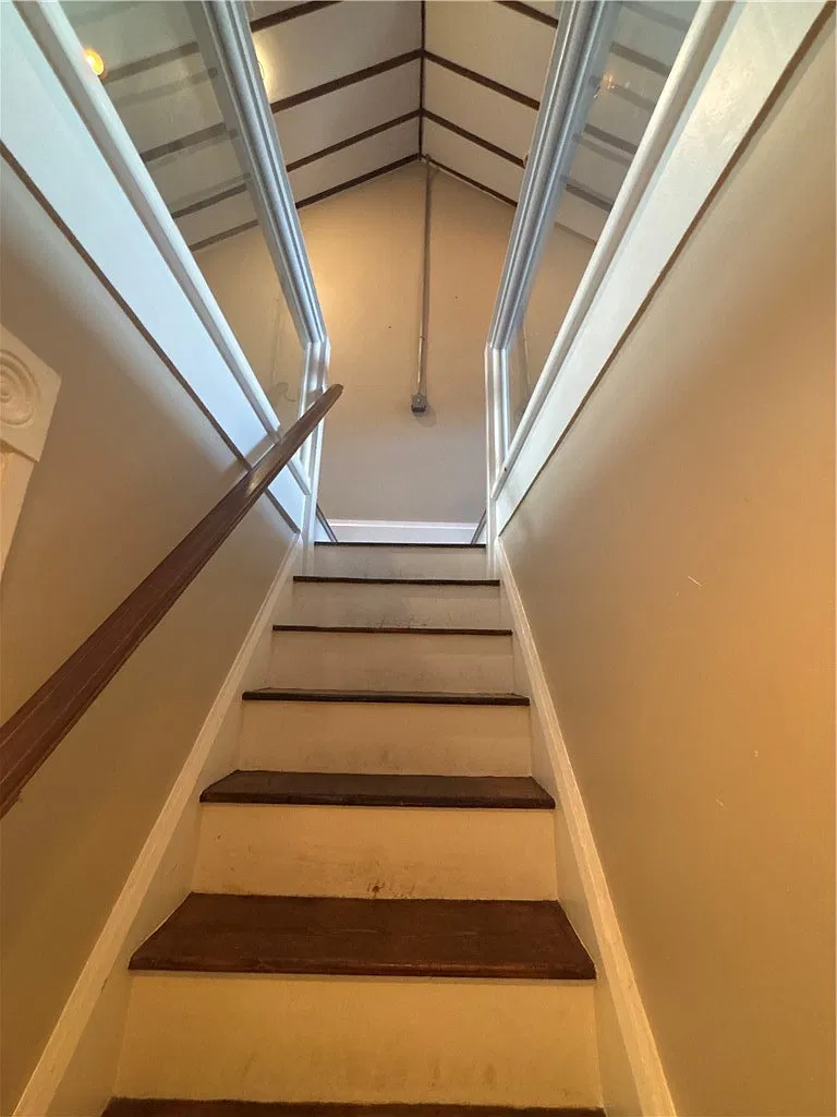 2 bed, 1.5 bath, 1901 sqft, $1,900 — Photo 4