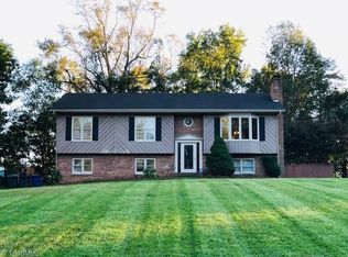 3766 Sandalwood Ln, Winston Salem, NC 27106