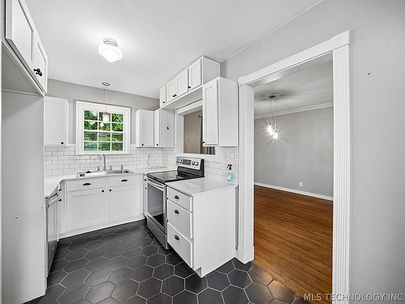 4th image of 1307 S Quebec Ave