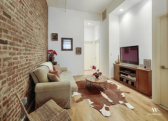 Sold by Warburg | media 17