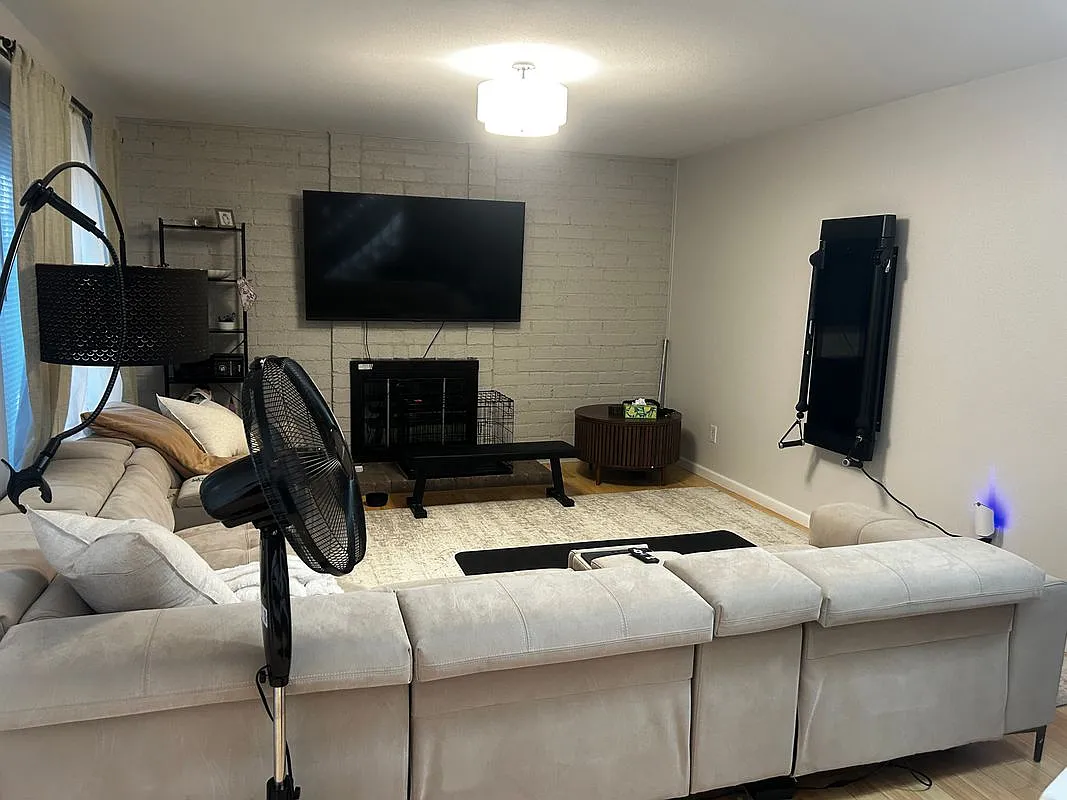 1 bed, 2.5 bath, 350 sqft, $880 — Photo 1
