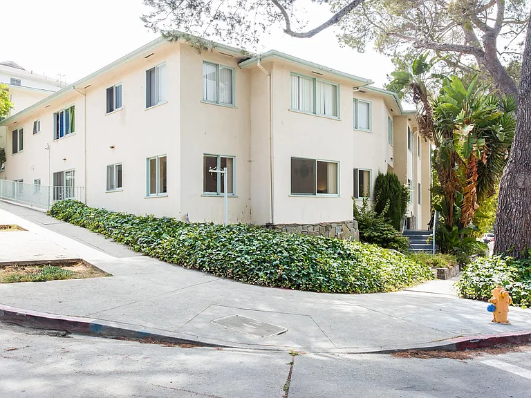 600 Kelton Ave #2 — Photo 1