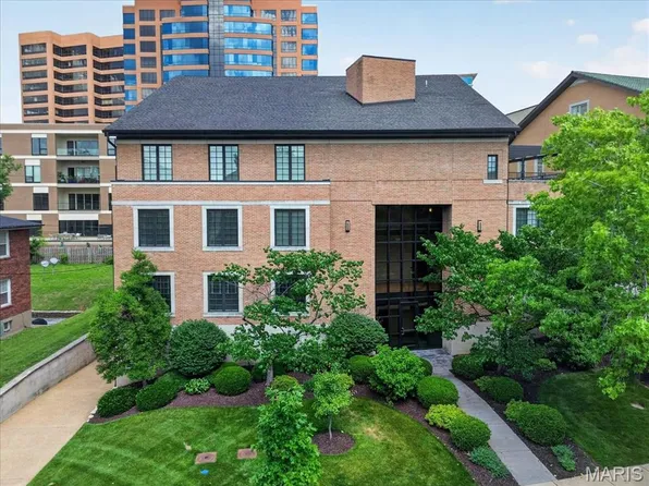 31 Brighton Way APT 3, Saint Louis, MO 63105