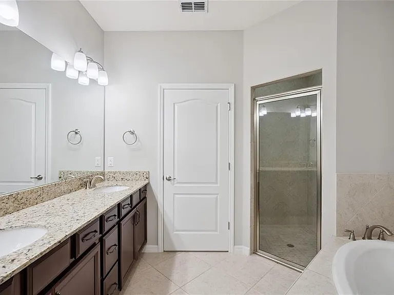 5640 Siracusa Ln — Photo 13