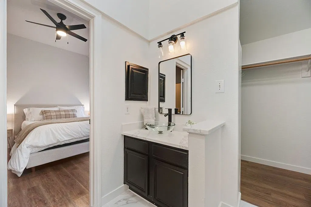 3 bed, 1316 sqft, $4,300 — Photo 4