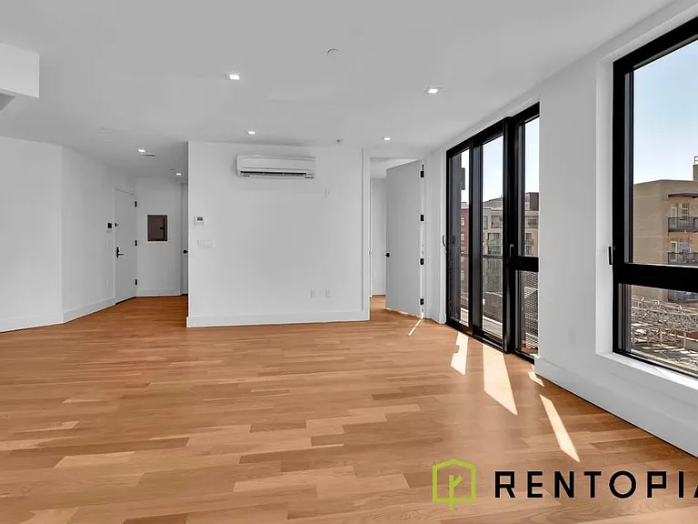 5 Withers St #4D — Photo 4