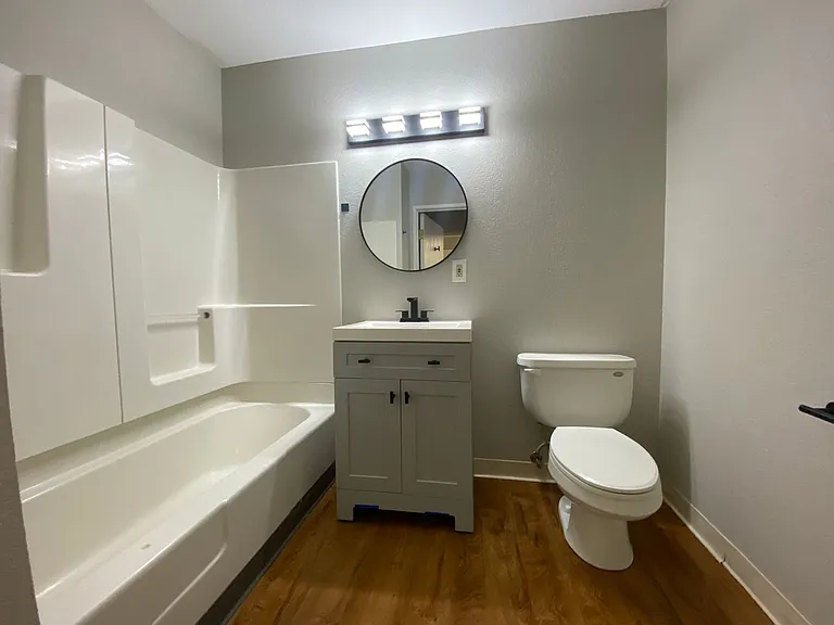 Raintree Apartments — Photo 14