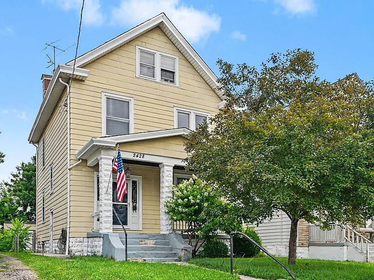 2428 Robertson Ave — Photo 1
