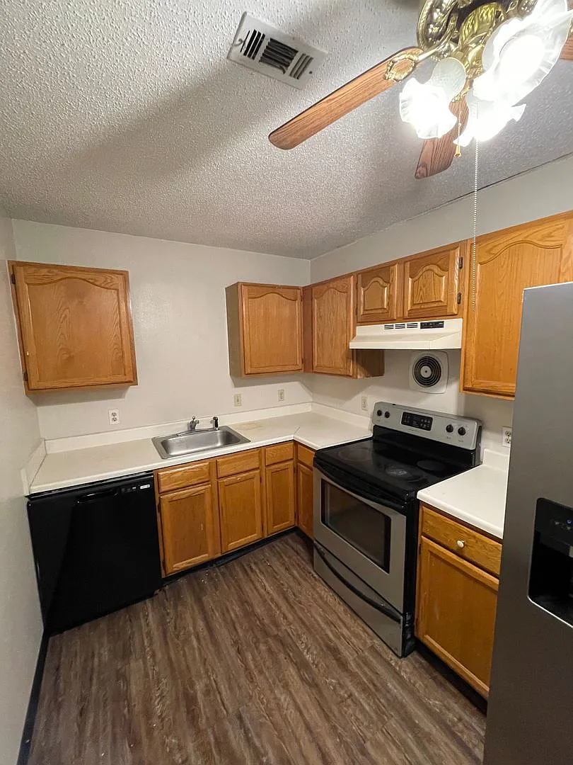 3 bedroom 1 bath apartment — Photo 3