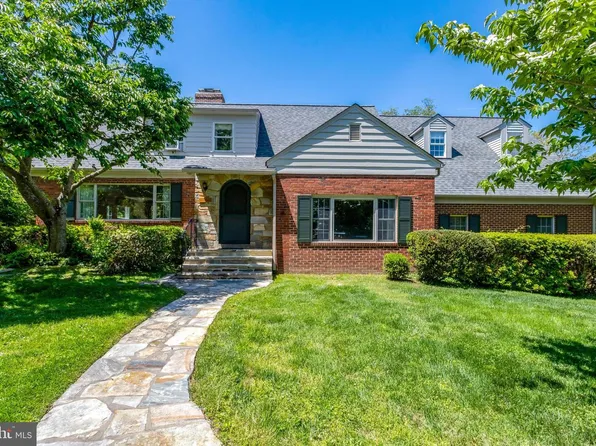 209 Tyson Dr, Falls Church, VA 22046