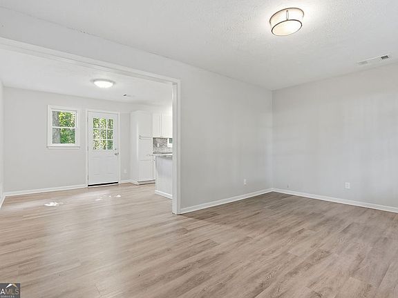 4th image of 2944 Drew Valley St