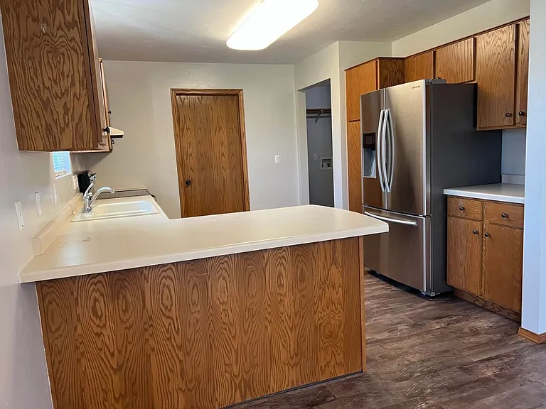 510 E Glenbrook Dr — Photo 3