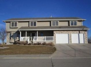 1722 Rainbow Rd, Grand Island, NE 68801