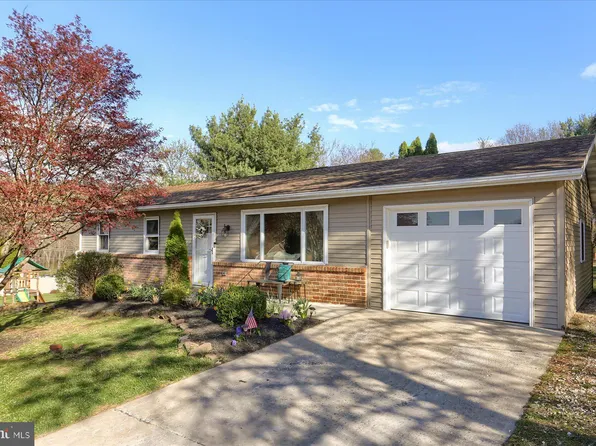 732 Capri Cir, Lewisberry, PA 17339