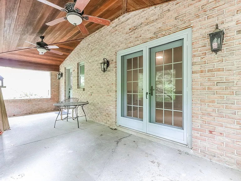 934 Village Rd — Photo 22