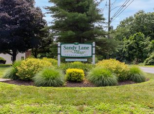 93 Homestead Ln #93, Brookfield, CT 06804