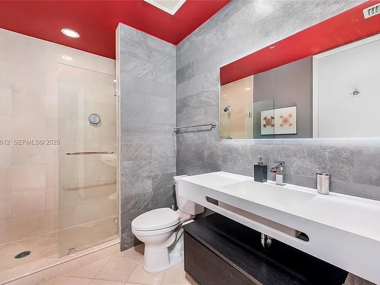 100 S Pointe Dr #610 — Photo 27