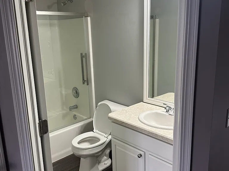 Upstairs Second Full Bath