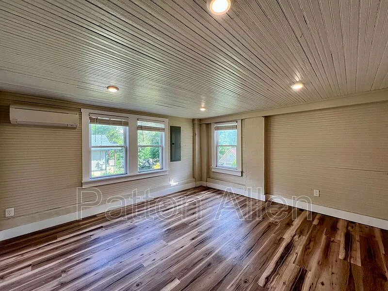 1 bed, 1.0 bath, $1,375 — Photo 2