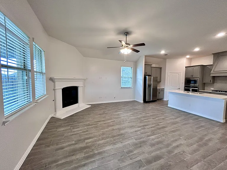 3024 Meredith Ln — Photo 7