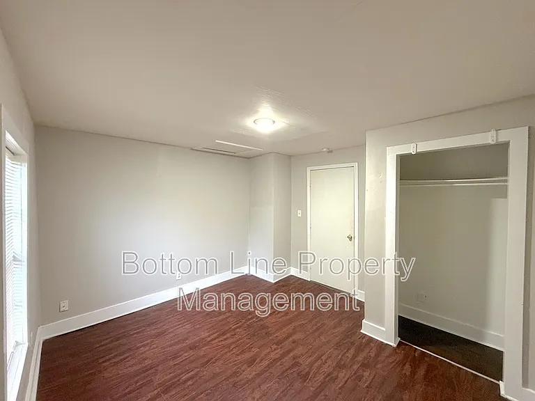 917 N Oakland St — Photo 7