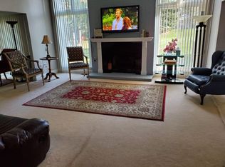 1131 Falcon Dr, Troy, MI 48098