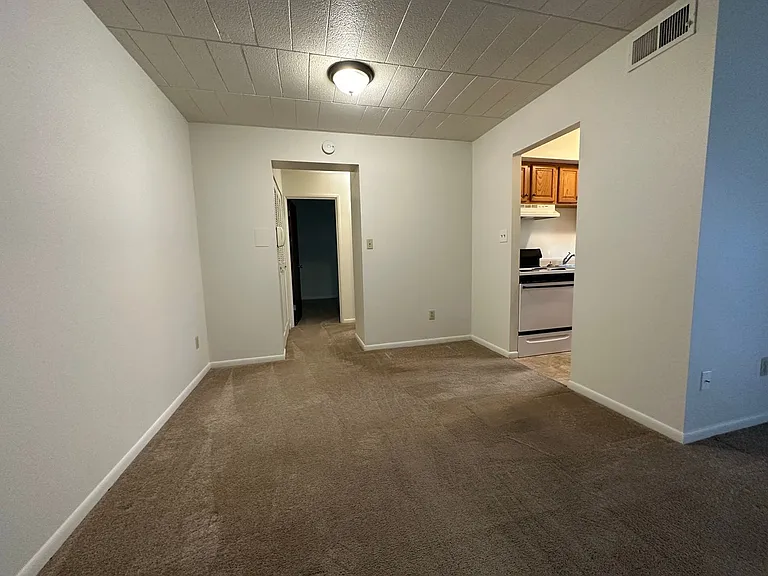 360 Maryland Ave — Photo 3