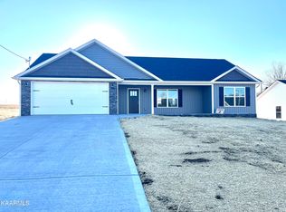 102 Patriot Ln, Corryton, TN 37721