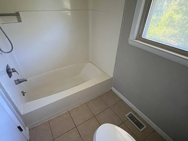 409 Conley Dr — Photo 16