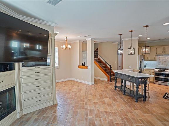 4th image of 28324 Medlar Dr