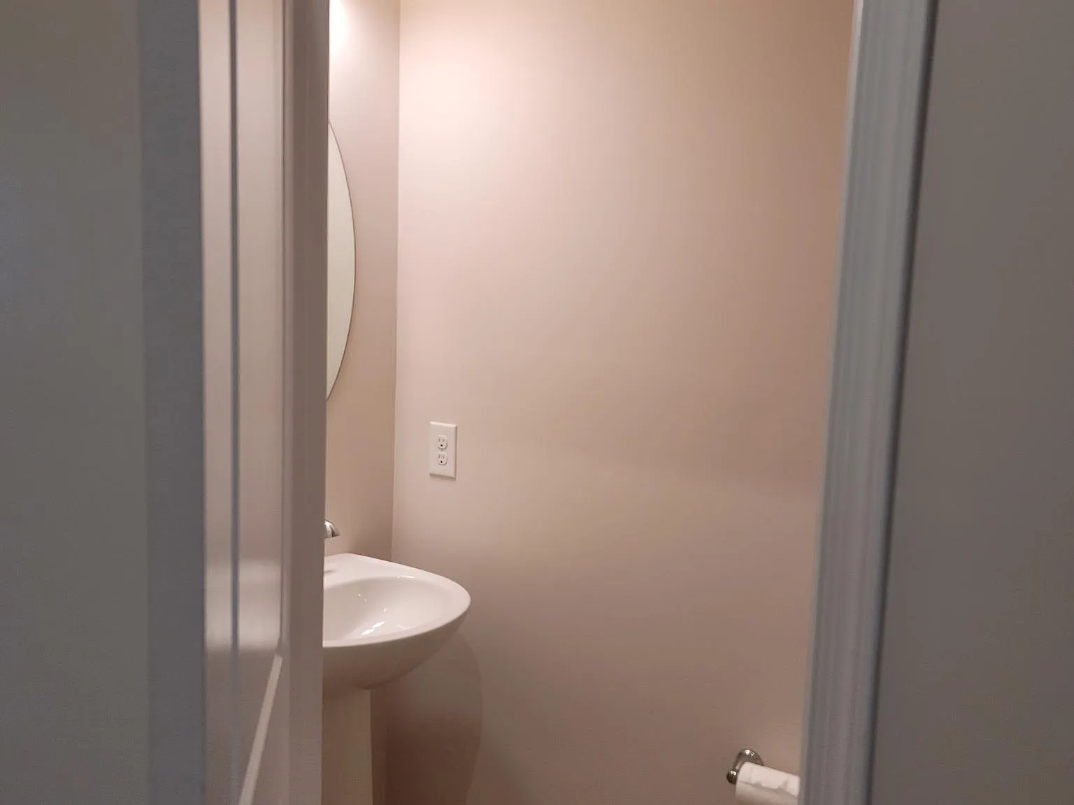 3 bed, 3.5 bath, 2096 sqft, $3,000 — Photo 4