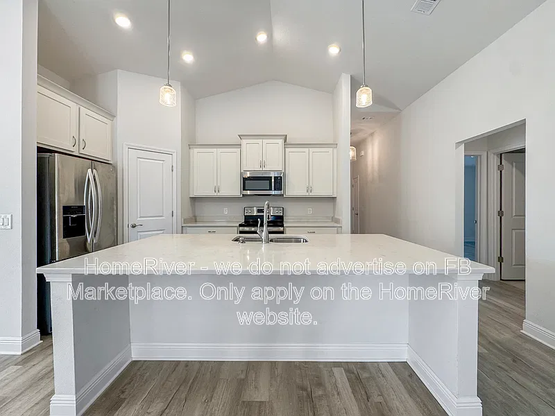 3 bed, 2.0 bath, 1700 sqft, $2,145 — Photo 4