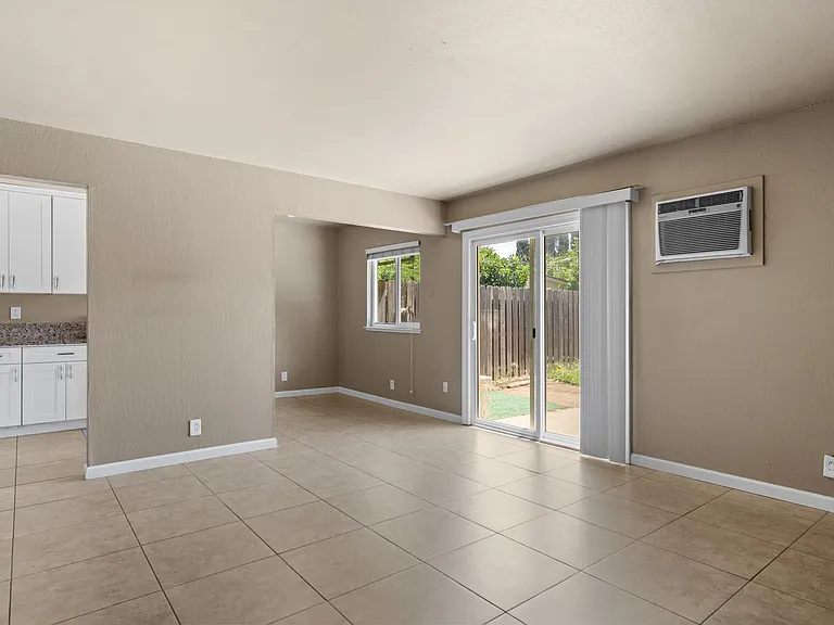 10498 Mills Tower Dr — Photo 21