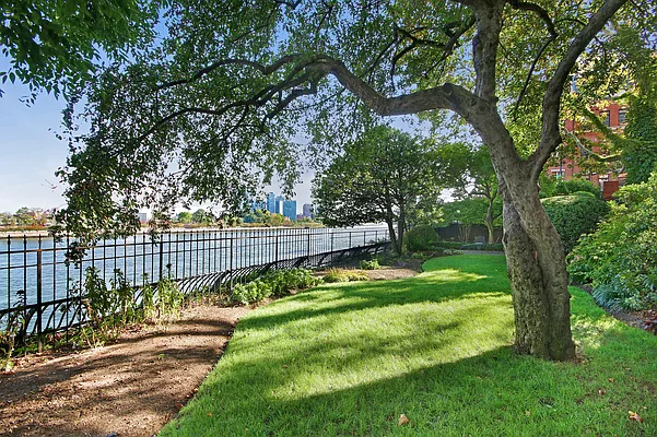 Sold by SERHANT. | media 20