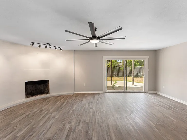 4937 Holmes Dr — Photo 3