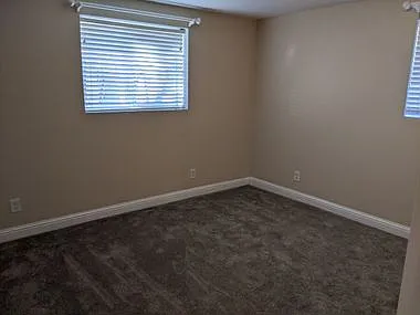1125 E Fallbrook Way — Photo 12