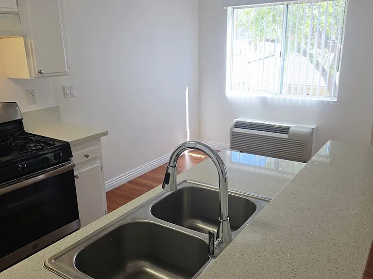437 E. Cedar Ave — Photo 6