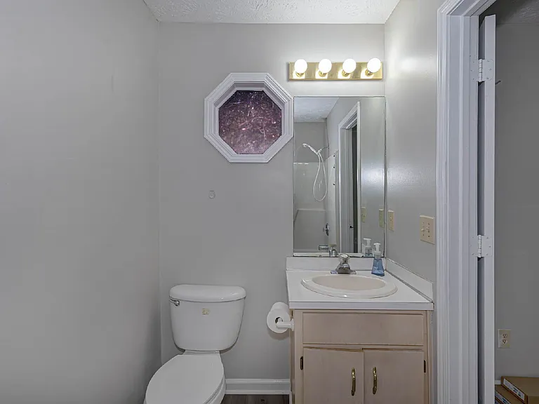 5713 Marlette Ct — Photo 20