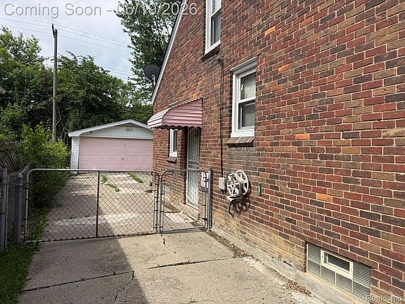 2nd image of 20056 Roscommon St