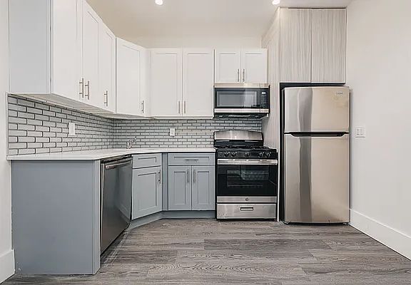 2nd image of 1084 Fulton St #3B